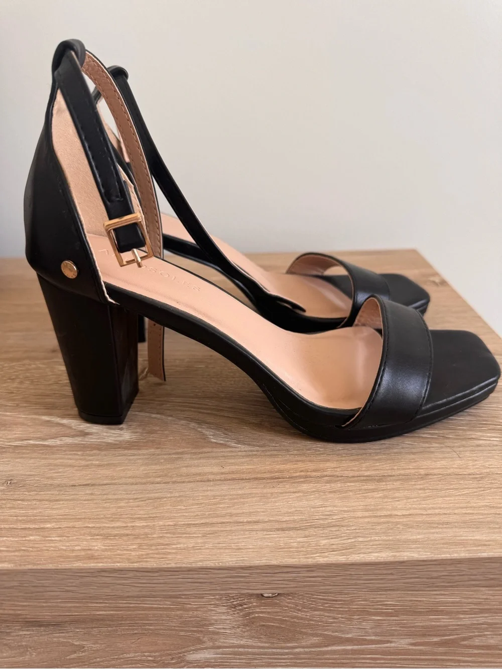 AEROSOLES Black Open-Toe Square Block Heel Sandals